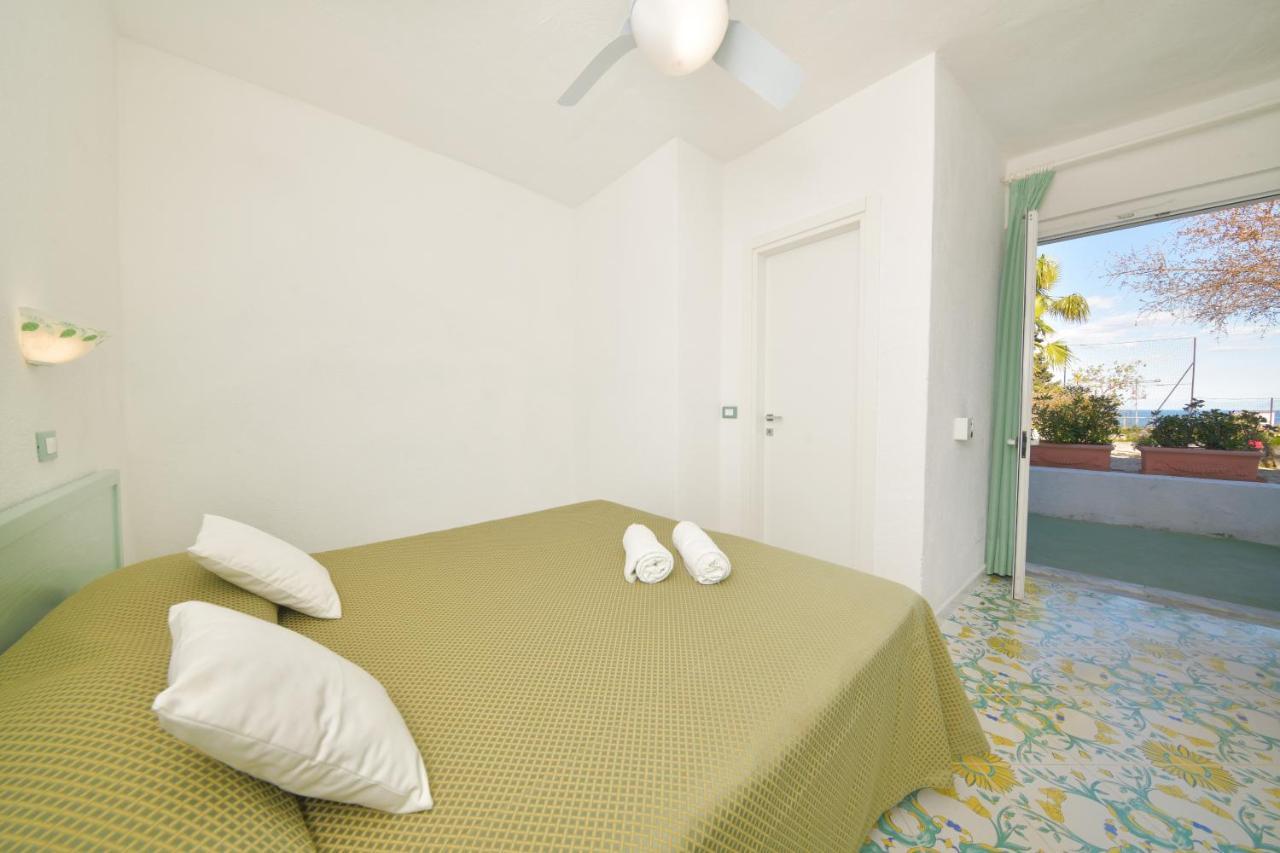 Hotel Parco Cartaromana Иския Екстериор снимка