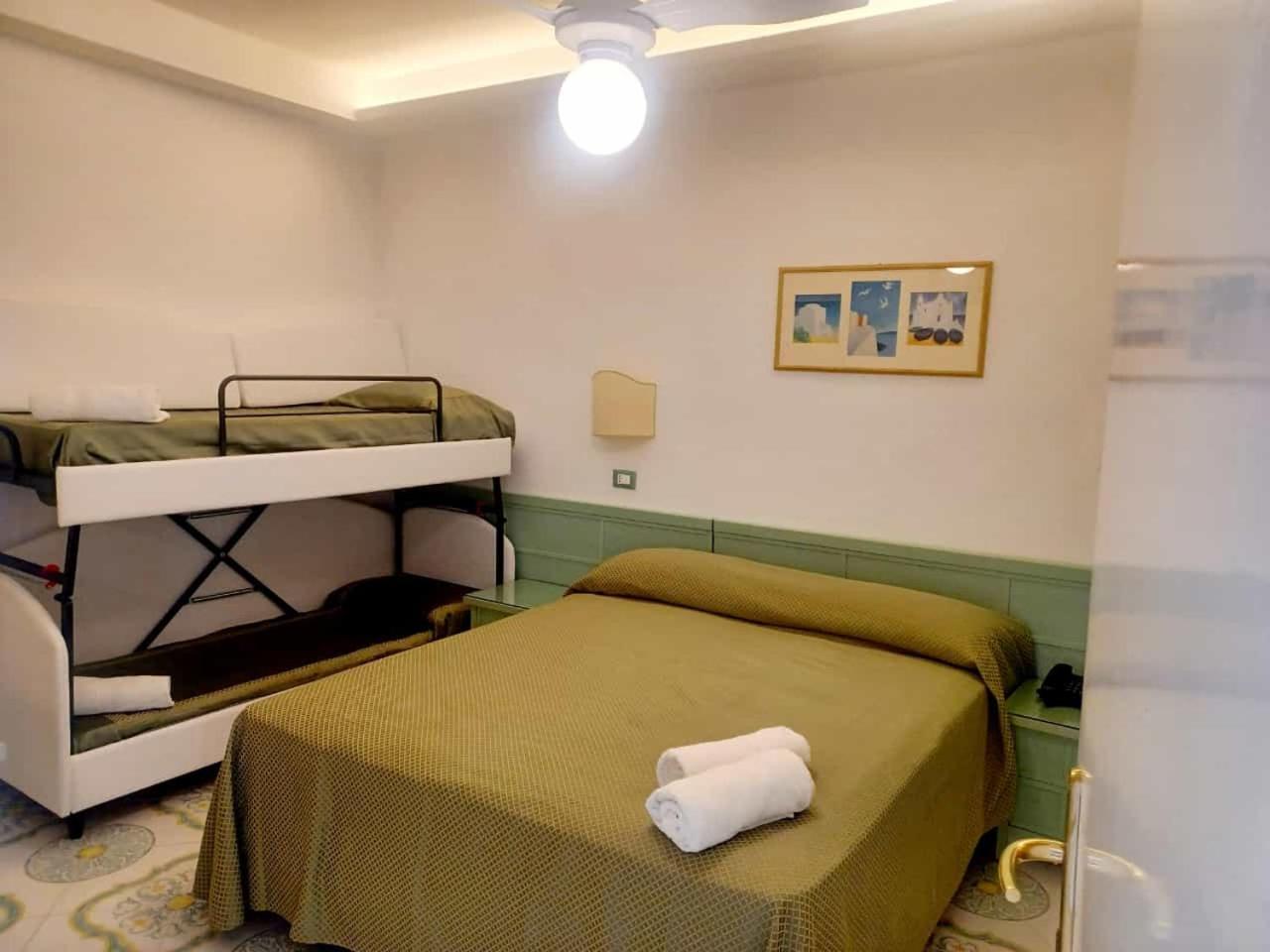 Hotel Parco Cartaromana Иския Екстериор снимка