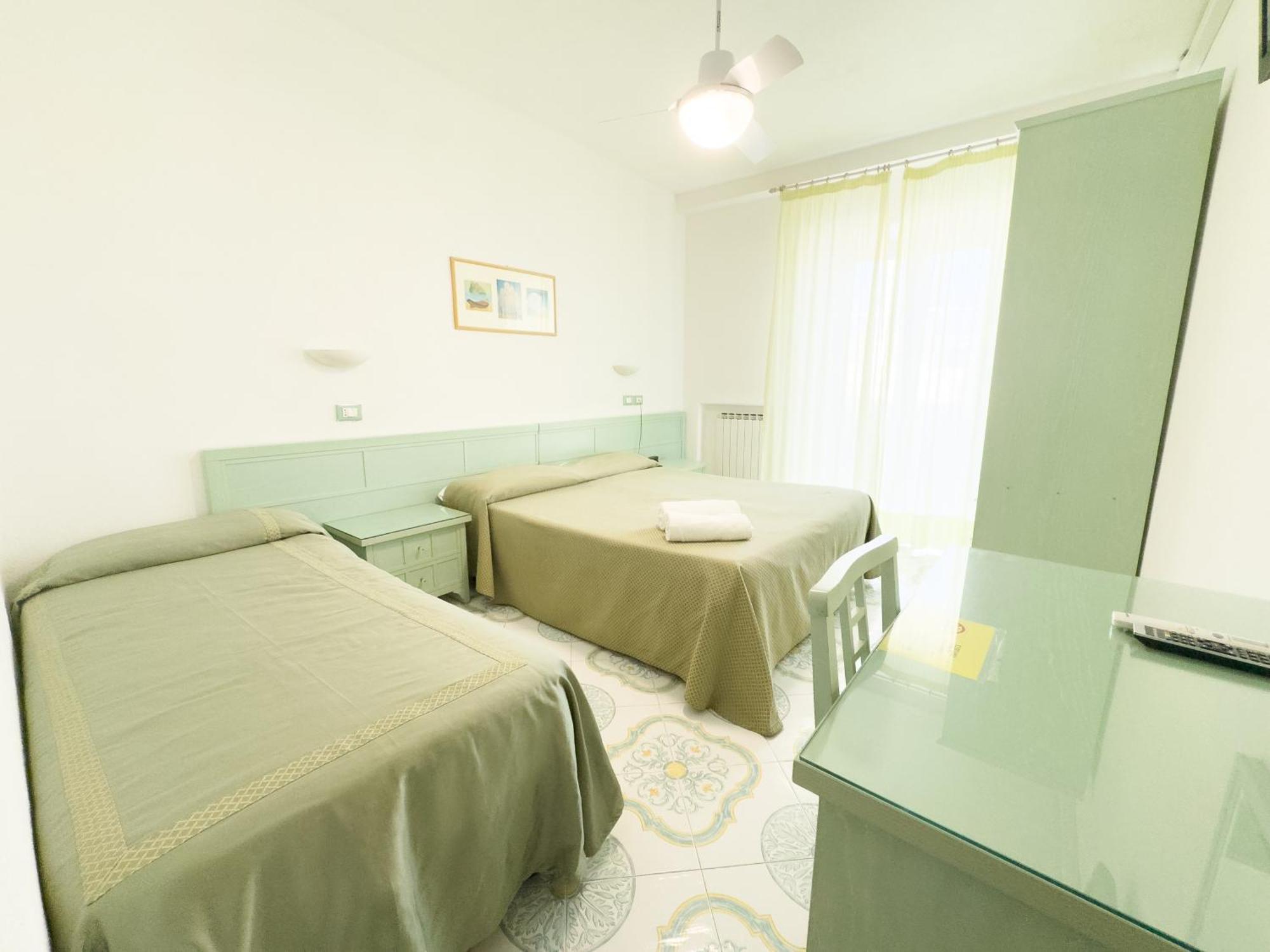 Hotel Parco Cartaromana Иския Екстериор снимка